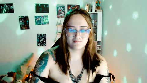 Yiz online show from February 8, 2025, 5:18 am