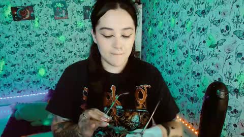 Yiz online show from October 5, 2025, 4:22 am