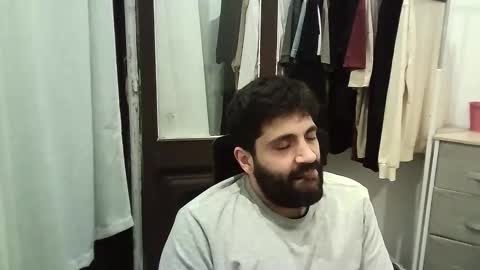 italianboybcn online show from December 18, 2025, 6:58 pm