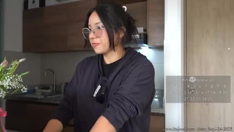 Jessi online show from September 24, 2025, 8:23 pm