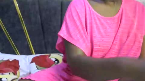 Snapshot of its_sweet chatting on October 31, 2025, 9:43 am BigAss horny online show from October 31, 2025, 9:43 am