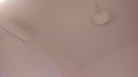 Isabella online show from November 20, 2025, 3:01 pm