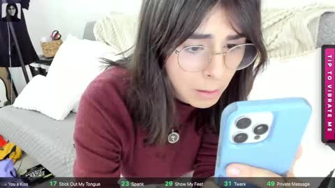 Snapshot of itschloelaurent chatting on May 20, 2026, 6:47 pm itschloelaurent online show from May 20, 2026, 6:47 pm