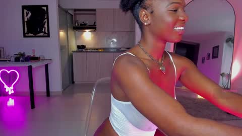 Snapshot of itslau_ chatting on January 25, 2025, 12:38 am lau online show from January 25, 2025, 12:38 am