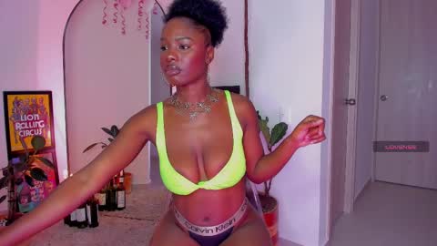 Snapshot of itslau_ chatting on March 1, 2025, 3:53 am lau online show from March 1, 2025, 3:53 am