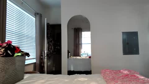 Alexis Rae online show from October 16, 2025, 12:17 pm