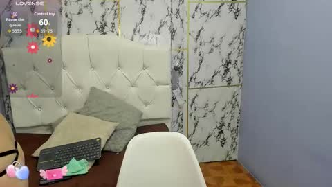 Itsuki N online show from September 15, 2025, 12:05 pm