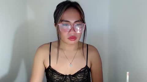 itsurgil_kloeh online show from November 26, 2025, 7:09 am