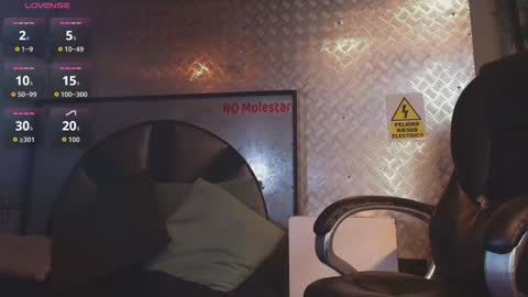 Snapshot of itszairen chatting on February 11, 2026, 4:17 am itszairen online show from February 11, 2026, 4:17 am