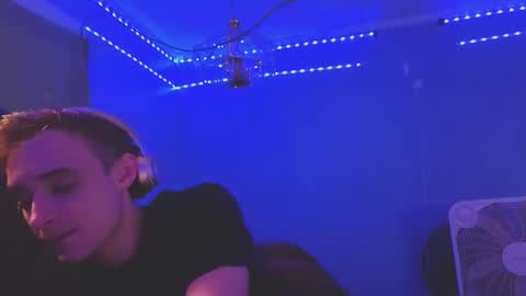 itzd123 online show from April 12, 2026, 11:48 am