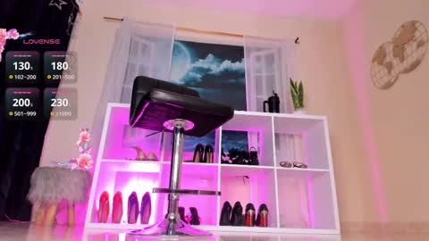 Snapshot of itzel__ chatting on October 7, 2025, 1:19 pm Call me Itzel   online show from October 7, 2025, 1:19 pm