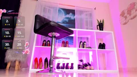 Snapshot of itzel__ chatting on October 15, 2025, 1:11 pm Call me Itzel   online show from October 15, 2025, 1:11 pm