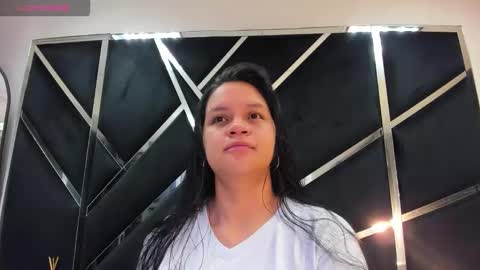 ivannaa18 online show from October 14, 2025, 3:29 am