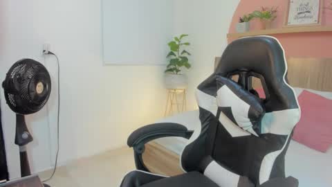 I V E T T E online show from February 5, 2026, 12:21 pm