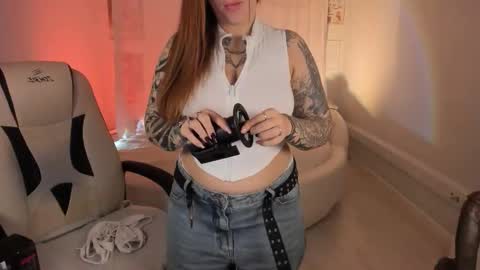 IVY - Follow me 3 online show from October 25, 2025, 8:33 am