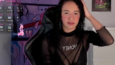 Snapshot of ivymanson_ chatting on December 2, 2024, 8:52 am Camila online show from December 2, 2024, 8:52 am