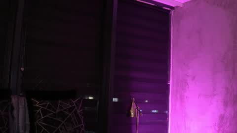 IvyRowa online show from November 21, 2025, 6:28 pm