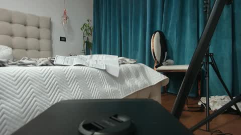  Ivy  online show from February 5, 2026, 6:34 pm