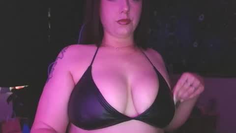 Snapshot of ivyy_sinss chatting on June 7, 2026, 1:10 am Amiee online show from June 7, 2026, 1:10 am