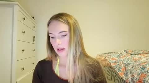 Snapshot of ivyyy1995 chatting on October 28, 2025, 5:04 pm ivyyy1995 online show from October 28, 2025, 5:04 pm