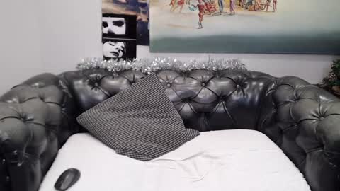 Snapshot of iwillfall_ chatting on December 13, 2024, 3:38 am Maxim online show from December 13, 2024, 3:38 am