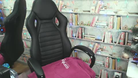 Snapshot of iwillfall_ chatting on December 27, 2024, 5:52 am Maxim online show from December 27, 2024, 5:52 am