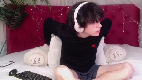 Snapshot of iwillfall_ chatting on January 15, 2025, 11:51 pm Maxim online show from January 15, 2025, 11:51 pm