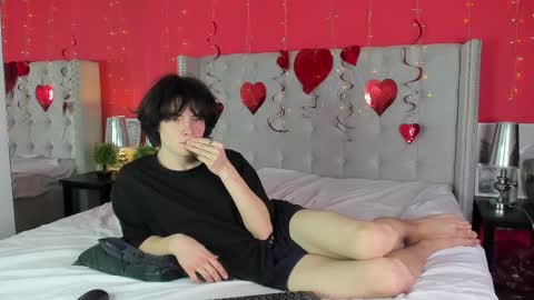 Snapshot of iwillfall_ chatting on February 16, 2025, 8:32 am Maxim online show from February 16, 2025, 8:32 am