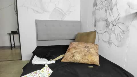 ixchell_dewei online show from March 5, 2025, 5:29 pm