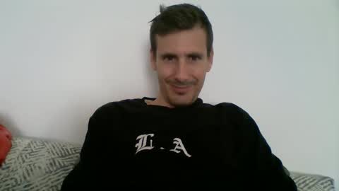 Snapshot of iyoperro chatting on December 3, 2025, 9:29 am Casandro online show from December 3, 2025, 9:29 am