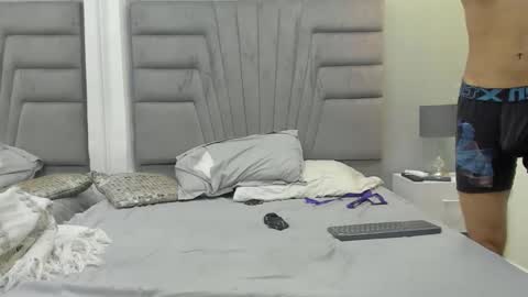 Snapshot of izato chatting on February 22, 2025, 5:35 pm izato online show from February 22, 2025, 5:35 pm