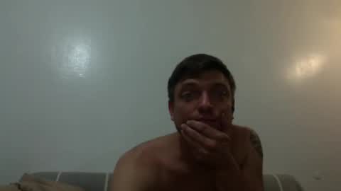 Snapshot of izealvaro chatting on October 15, 2025, 8:03 am izealvaro online show from October 15, 2025, 8:03 am