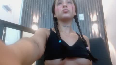 izelevans online show from December 5, 2025, 11:30 am