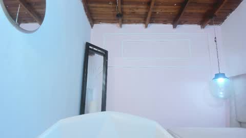 izelevans online show from March 20, 2026, 12:10 pm