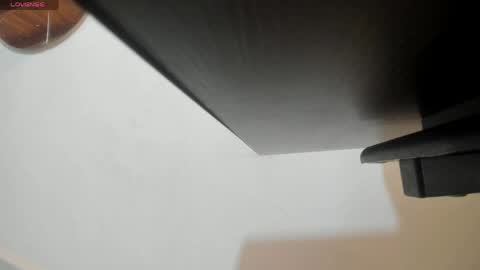 izelevans online show from April 10, 2026, 9:58 am