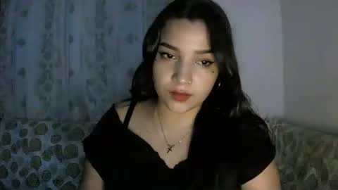 izzy_32 online show from January 19, 2026, 8:07 am