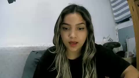 izzy_32 online show from April 4, 2026, 2:10 am