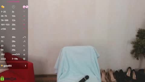 Queen of nylon  Victoria online show from October 29, 2025, 5:42 am