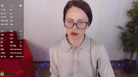 Queen of nylon  Victoria online show from February 19, 2026, 5:03 am