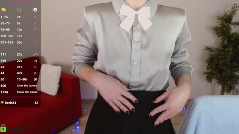 Queen of nylon  Victoria online show from March 25, 2026, 5:13 am