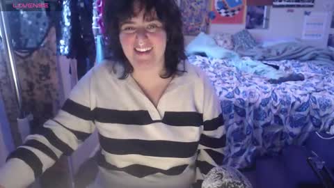 izzyishottttt online show from January 16, 2026, 7:40 pm