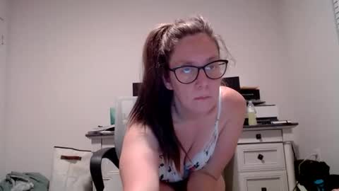 izzynoela online show from September 10, 2025, 2:44 am