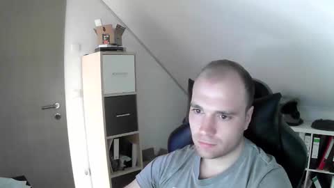 here4y online show from December 15, 2025, 11:25 am