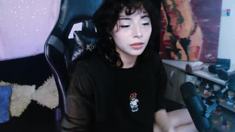 jade 18  online show from April 1, 2026, 1:06 am