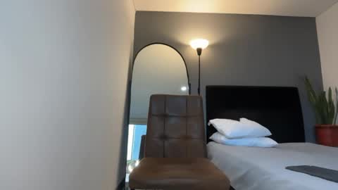 INDEPENDENT MODEL online show from March 23, 2026, 11:25 am