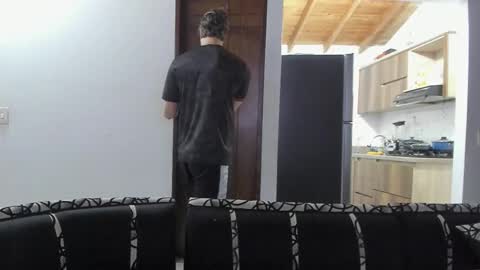 J online show from December 4, 2025, 5:28 am