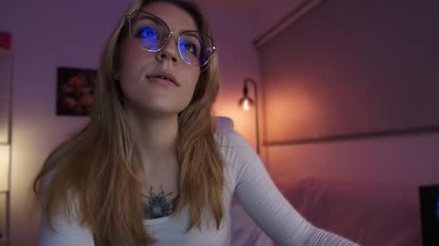 Linda Sofia help me get to 100 thumbs up online show from November 10, 2025, 4:00 am