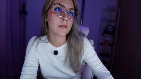 Linda Sofia help me get to 100 thumbs up online show from April 6, 2026, 2:09 am