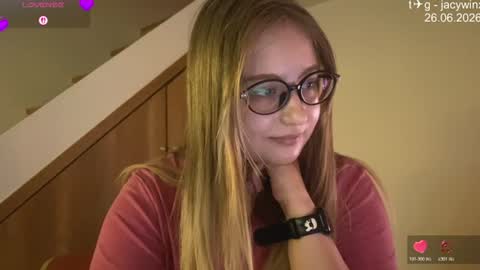 jacywinslat online show from June 26, 2026, 10:52 am