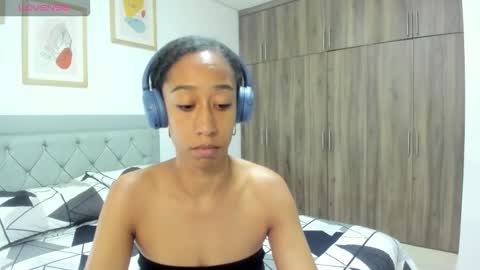 Jade smile online show from December 4, 2025, 4:38 pm